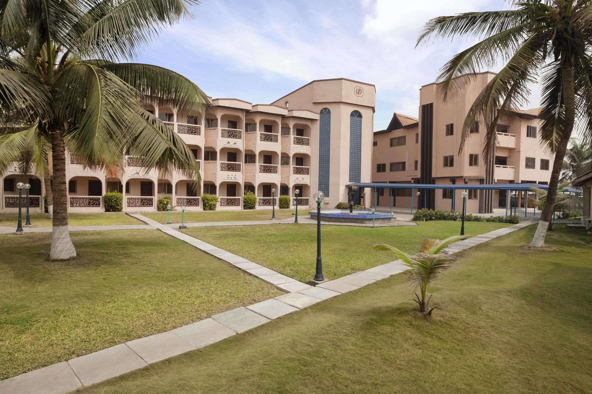 Ramada Resort Аккра Екстер'єр фото